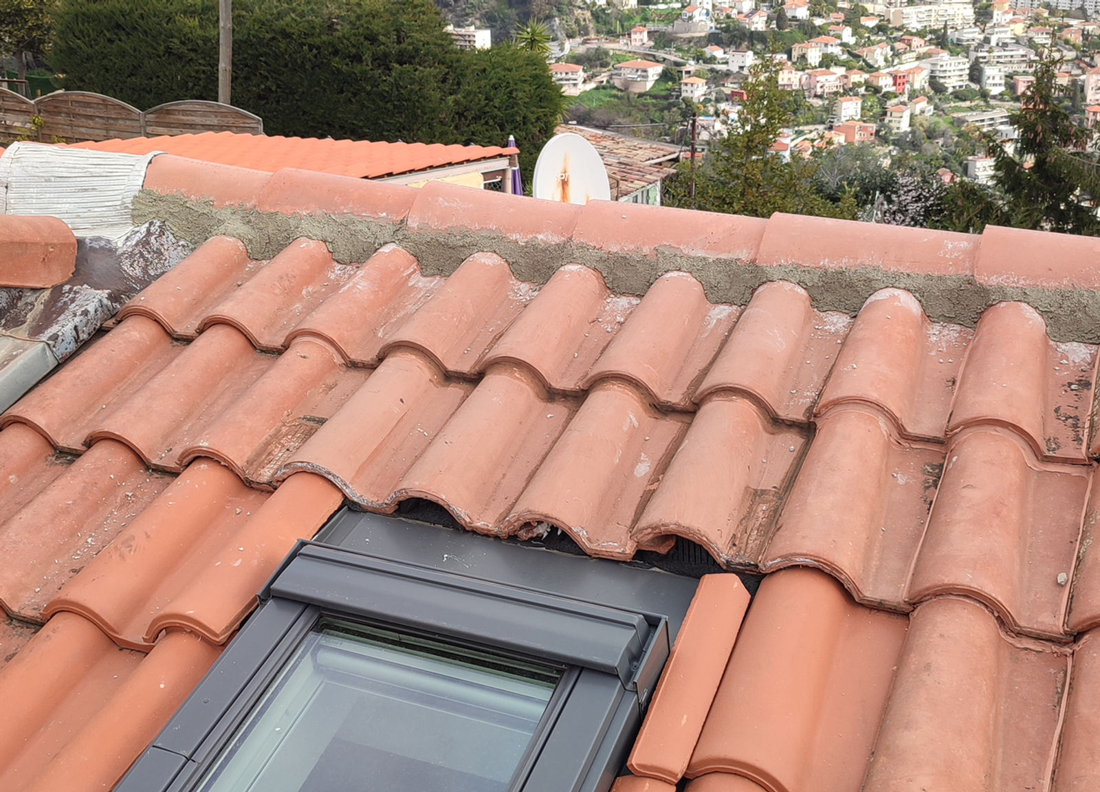Pose de fenêtres de toit Velux — chantier Artisan Janselme près de Antibes