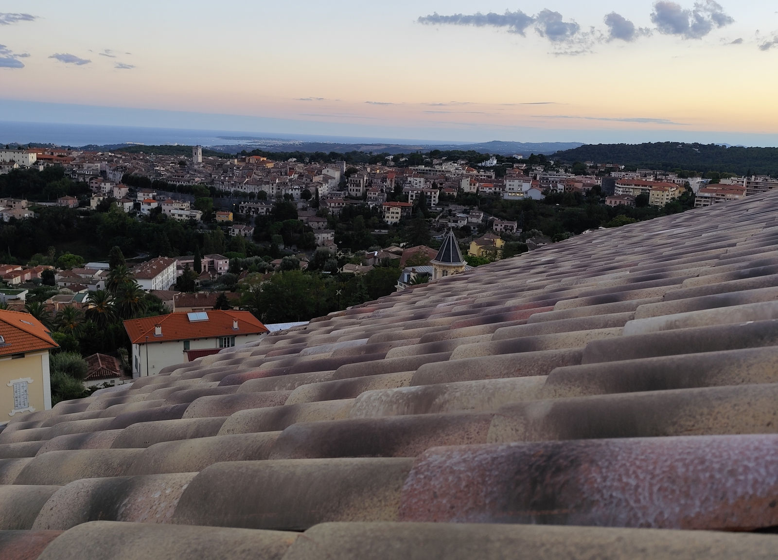 Toiture terminée, vue panoramique — chantier Artisan Janselme près de Biot